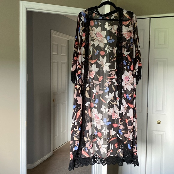 Shear kimono shawl from Torrid - Picture 1 of 8